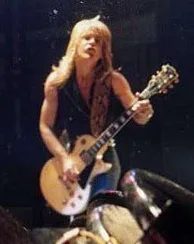 1980 年蘭迪·羅德斯在英國卡地夫演出。