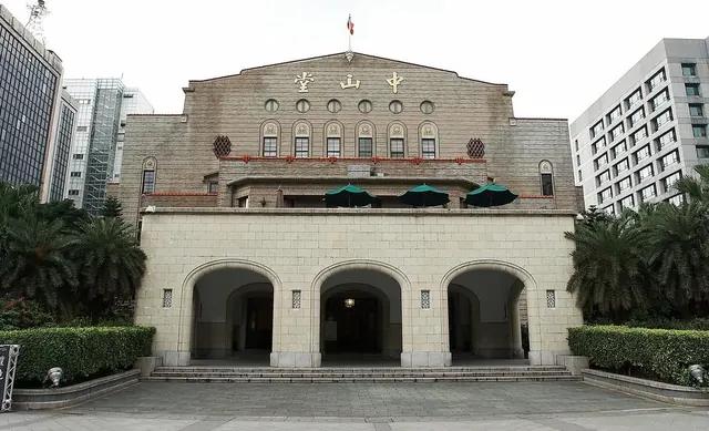 台北中山堂,2008 年;戰後 1950 年代,比較大型的國語歌演出常在這裡舉行