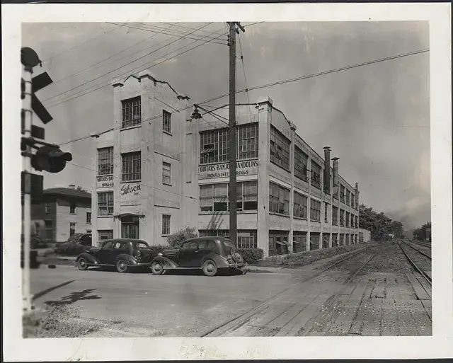 1941 年的 Gibson 卡拉馬祖工廠(帕森斯街 225 號),這棟廠房從 1917 年用到 1984 年