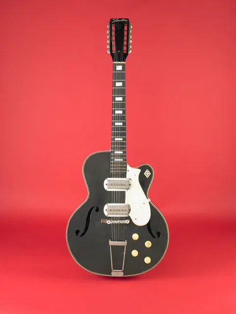 藍調樂手傑西·富勒(Jesse Fuller)用過的 Silvertone 電木吉他,史密森尼美國國家歷史博物館收藏