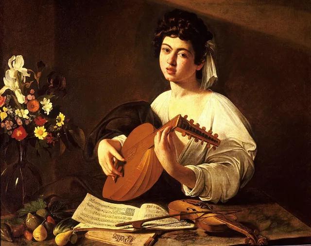 卡拉瓦喬(Caravaggio)約 1596 年的〈魯特琴手〉,桌上攤著樂譜,畫出文藝復興晚期魯特琴在人們心中的地位。