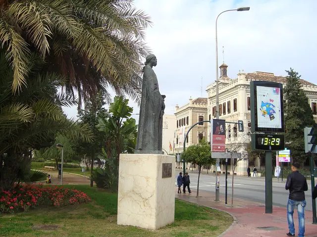 西班牙穆爾西亞(Murcia)的阿卜杜拉赫曼二世(Abd al-Rahman II)雕像,他就是把齊里亞布迎進科爾多瓦宮廷的埃米爾。
