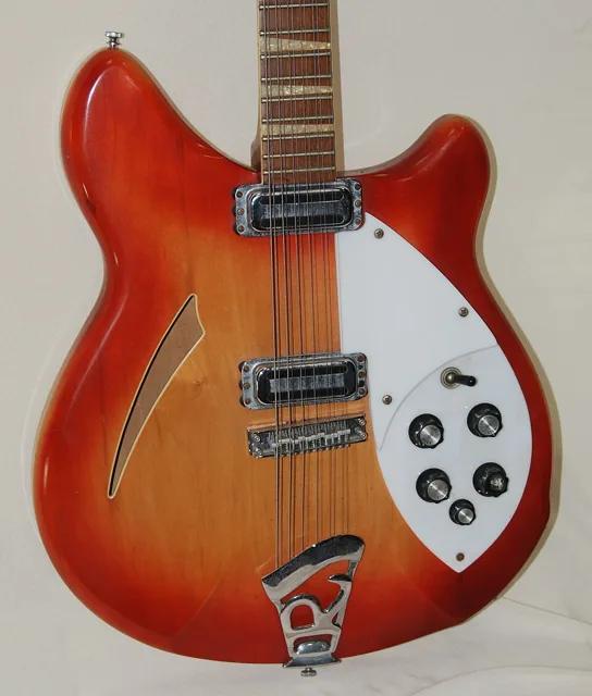 一把 1967 年的 Rickenbacker 360/12,琴頭一半開槽、一半實心,十二個弦鈕擠在六弦琴大小的琴頭上。