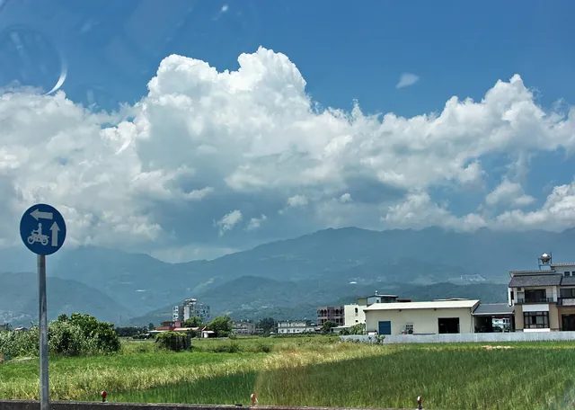 蘭陽平原的田野與遠山,漳州移民在這片平原開墾,也把「歌仔」帶到了宜蘭