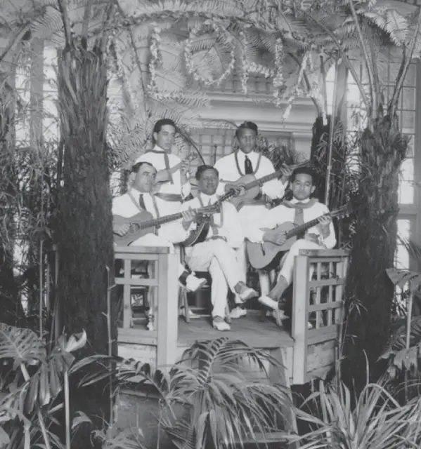 在 1915 年博覽會演出的凱利麥夏威夷五重奏（Kailimai Hawaiian Quintet）