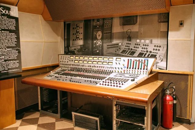 納許維爾 RCA Studio B 錄音室保留的混音台，代表這間錄音室 1957 到 1977 年的全盛時期，也是納許維爾錄音室樂手最忙的年代