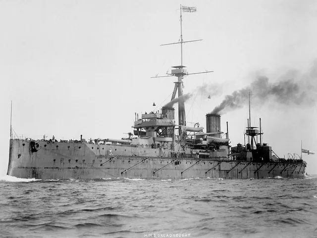 1906 年服役的英國戰艦無畏號(HMS Dreadnought),大琴身的 Dreadnought 吉他就是用它命名。