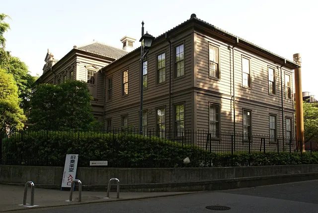 舊東京音樂學校奏樂堂,張福興在這所學校主修管風琴、加學小提琴,1910 年畢業