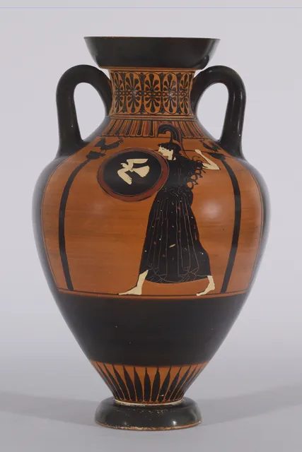 沃爾特斯美術館的泛雅典式雙耳瓶,約西元前 500~485 年,一位樂手站在台上演奏,可能描繪泛雅典節的音樂比賽