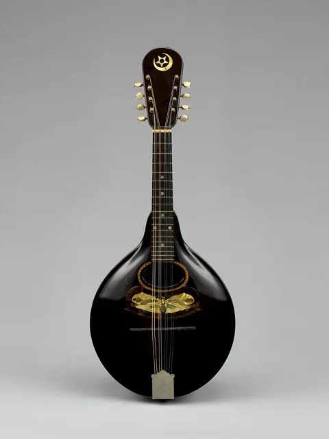 奧維爾·吉布森 1898 年親手製作的曼陀林,大都會藝術博物館 2015 年購藏