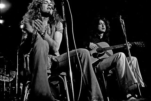 1973 年齊柏林飛船的不插電演出,〈天堂之梯〉倒放藏著訊息的傳說,至今查無實據。