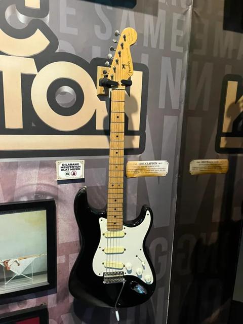 同型號示意：Fender 以 Blackie 為藍本的克萊普頓紀念款